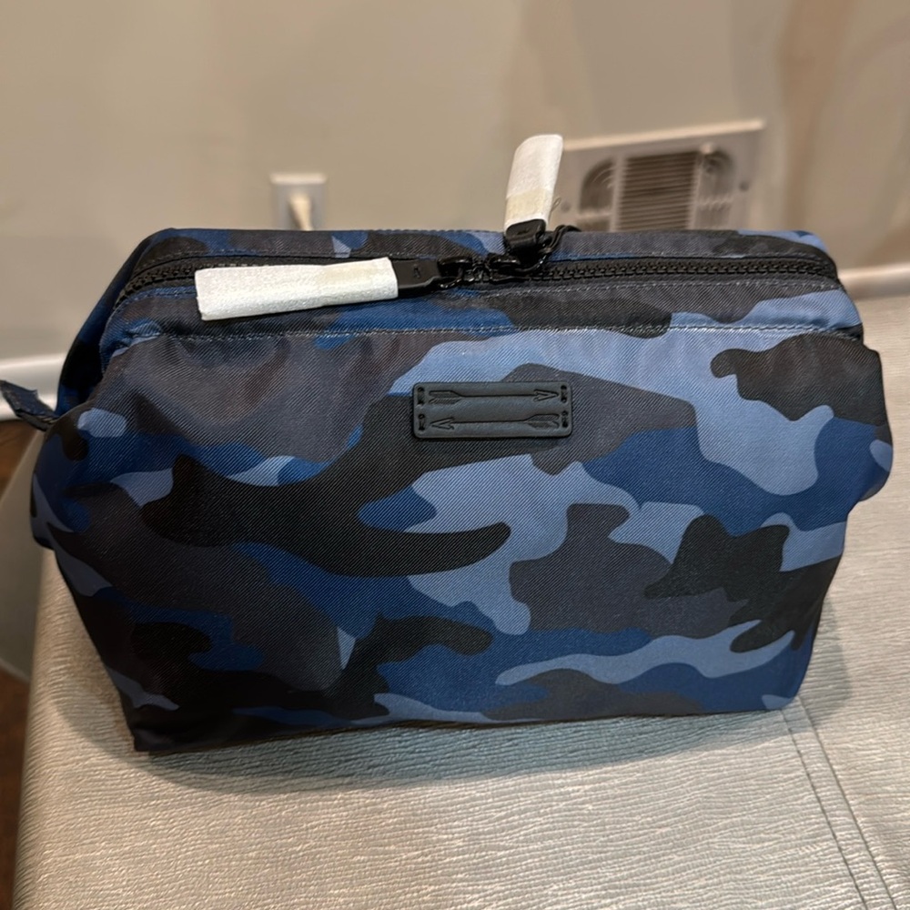 NWT Uri Minkoff Nylon Travel Dopp Kit blue camo